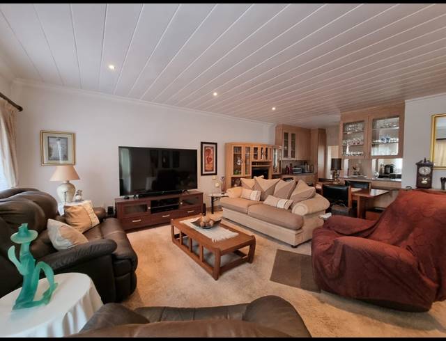 3 BEDROOM TOWNHOUSE FOR SALE IN ARCON PARK